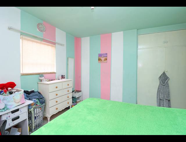 2 BEDROOM APARTMENT FOR SALE IN KEW